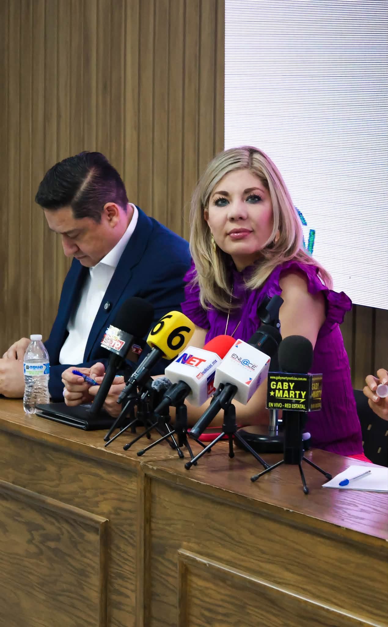 Se reúne Álvarez con aspirantes a la alcaldía de la capital; le faltan dos