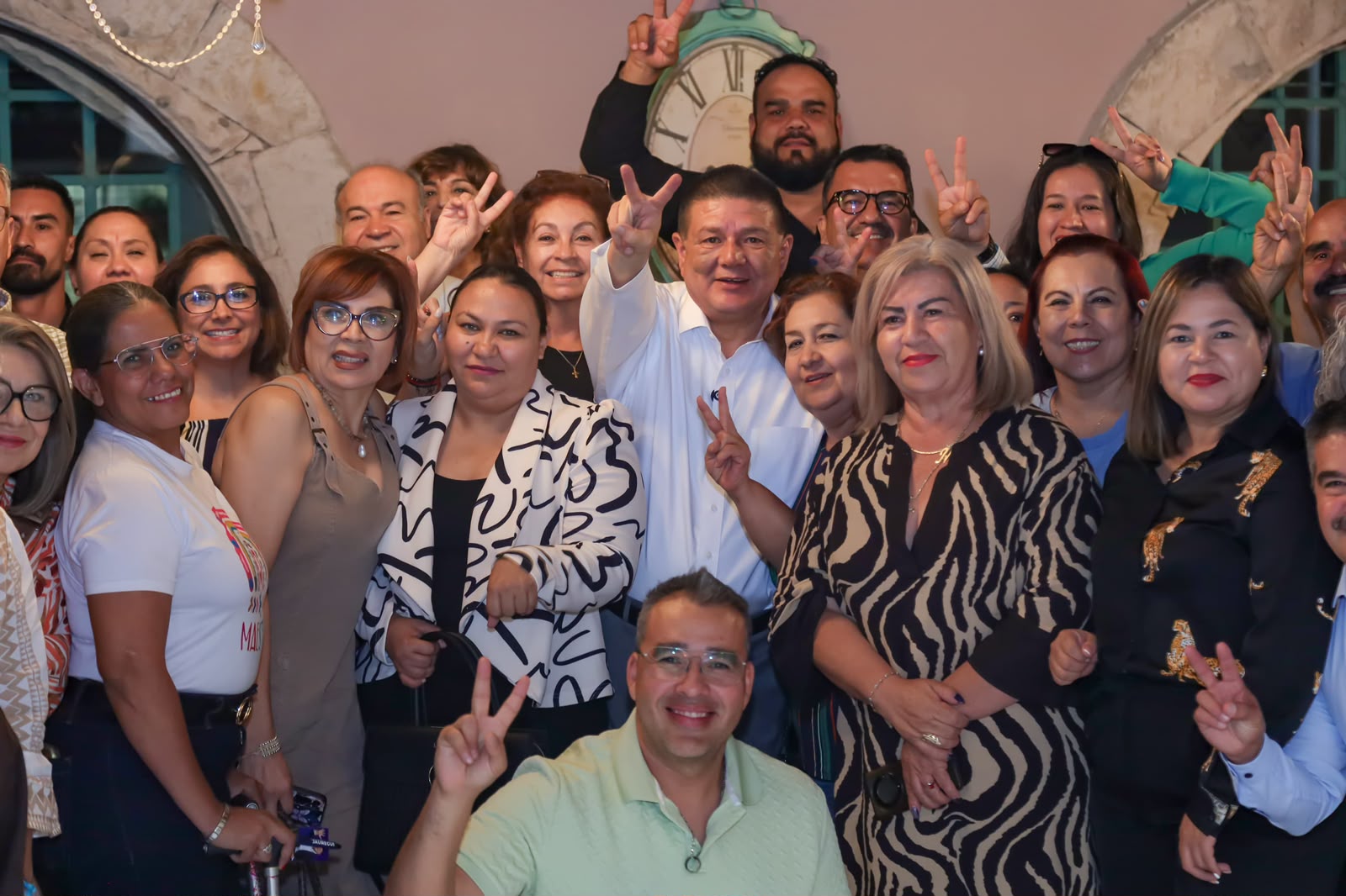 César Jáuregui se reúne con maestros de Chihuahua; destaca la importancia del magisterio para la ciudad