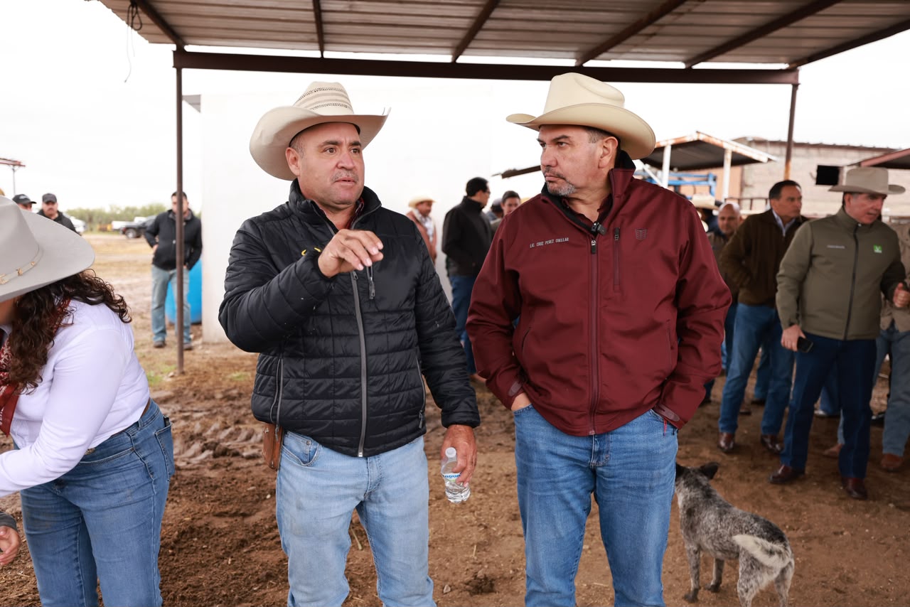 Recorre Cruz Pérez Cuéllar el sur de Chihuahua; escucha demandas del campo, la educación y el desarrollo regional