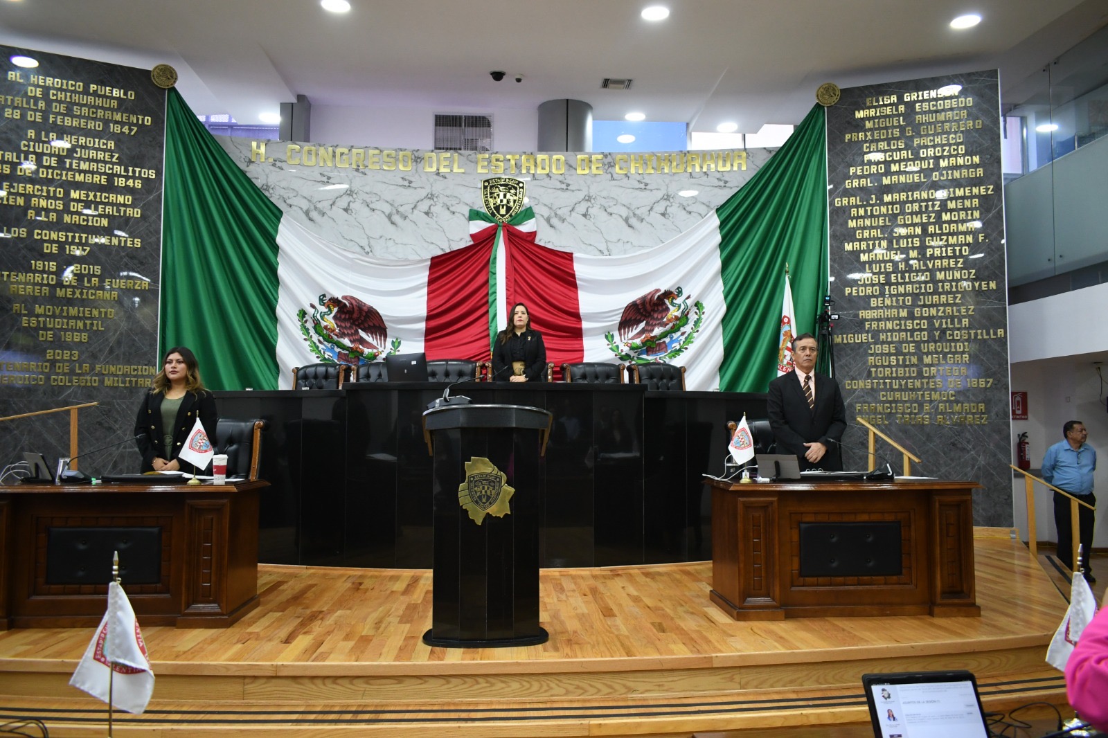 Guarda Congreso un minuto de silencio en memoria de Cuauhtémoc Cardenas