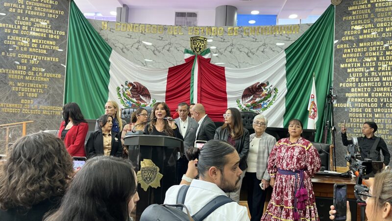 Toma Morena la tribuna del Congreso y pide comparecencia de la gobernadora