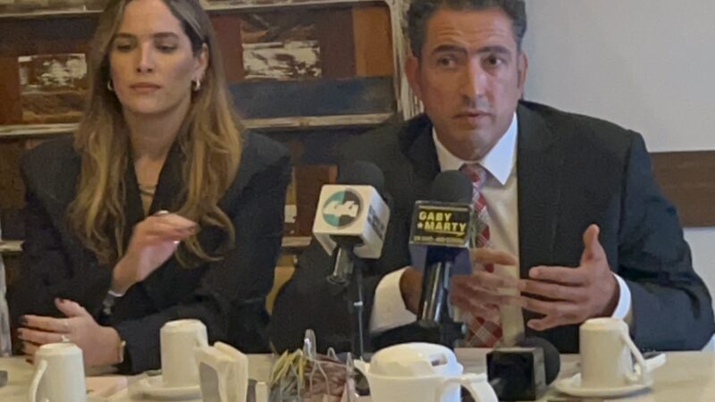 Ni Riggs, amigote de Andrea, está de acuerdo con volver a hacer encuesta, propone unidad con Cruz