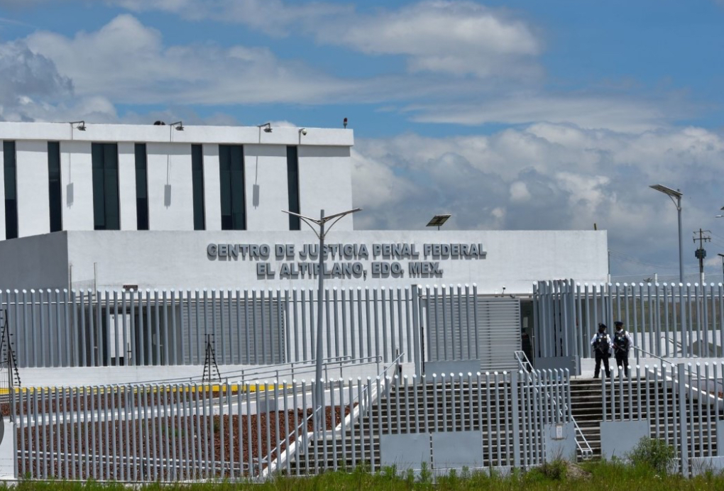 Vinculan a proceso al ex fiscal César Jauregui por traición a la patria